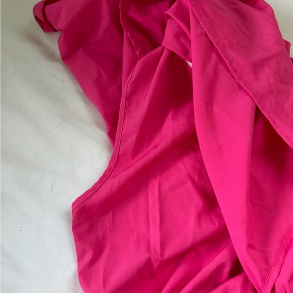 4/$25 NWOT Cupshe fuchsia one shoulder romper sz M - Picture 3 of 4